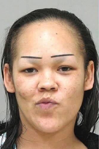 desain alis aneh © 2016 brilio.net