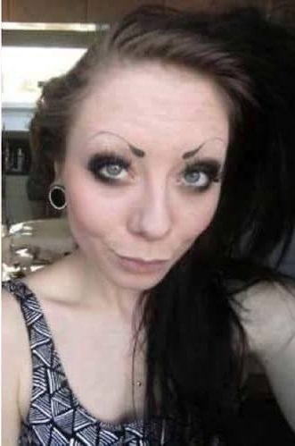 desain alis aneh © 2016 brilio.net