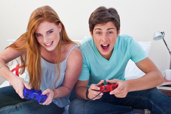 7 Tips ampuh hadapi pacar yang gila main game, berani coba?