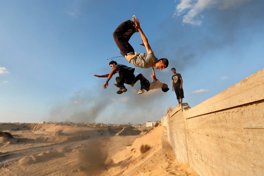 10 Potret hebatnya pemuda Palestina parkour di reruntuhan bangunan