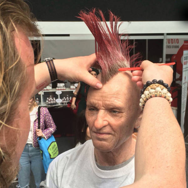 makeup lelaki tua bergaya punk © 2016 brilio.net makeup lelaki tua bergaya punk © 2016 brilio.net