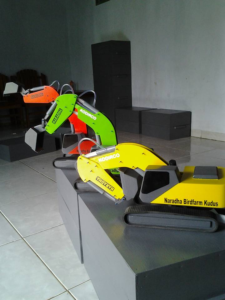 mainan eskavator mini dari Kudus © 2016 brilio.net mainan eskavator mini dari Kudus © 2016 brilio.net