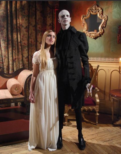 Javier Botet, pemeran hantu di The Conjuring 2 ini tingginya 2 meter