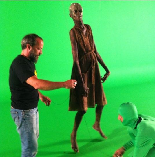 Javier Botet, pemeran hantu di The Conjuring 2 ini tingginya 2 meter