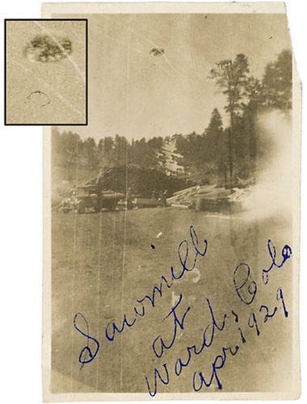 9 Foto jadul ini menangkap bukti adanya UFO, kamu percaya ?