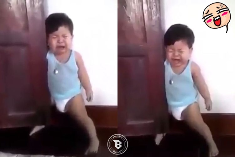 Kelakuan anak cari perhatian ke emaknya ini pasti bikin kamu ngakak 