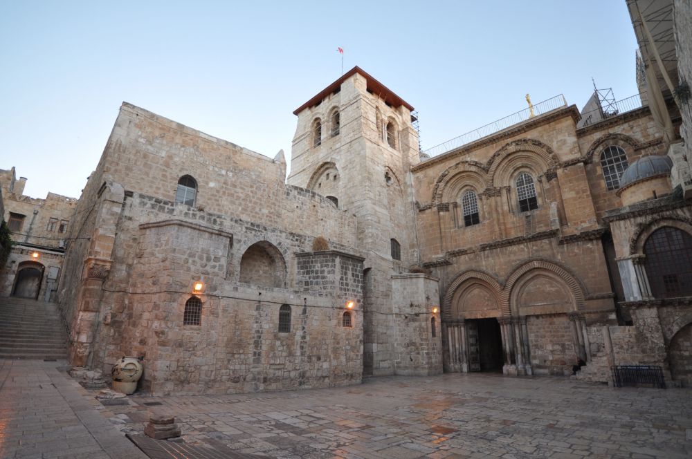 Sejak ribuan tahun, juru kunci gereja makam Yesus dari keluarga muslim