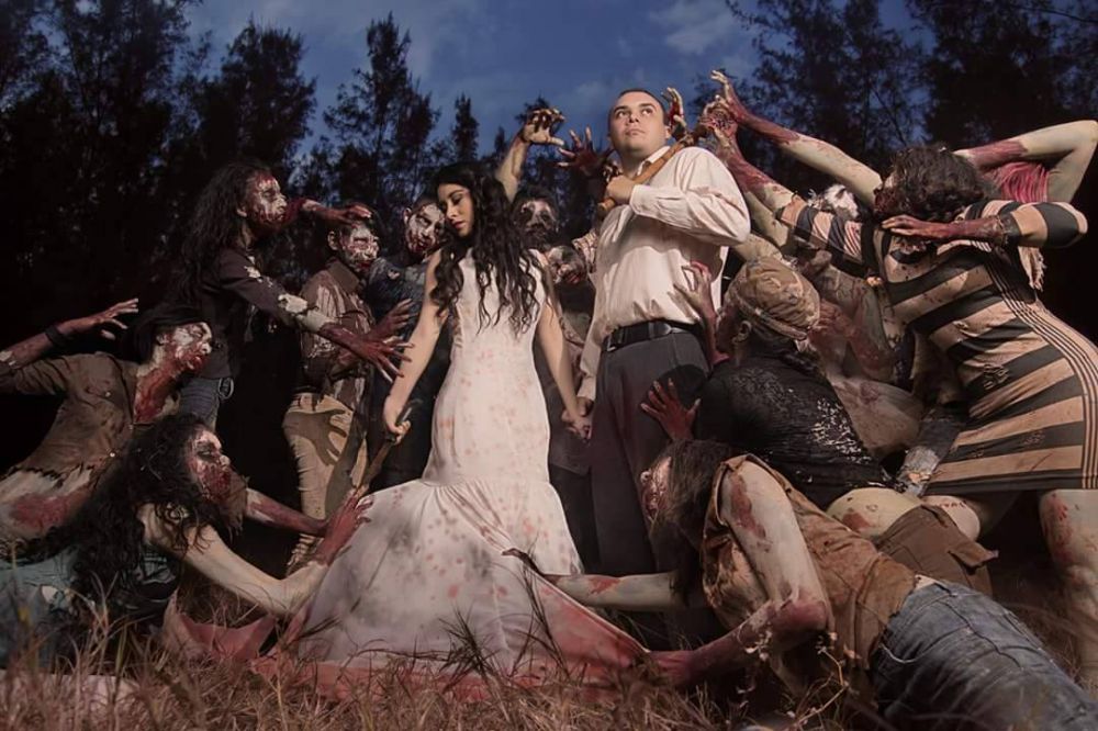 12 Foto prewedding bertema zombie ini unik banget, kamu tertarik coba?