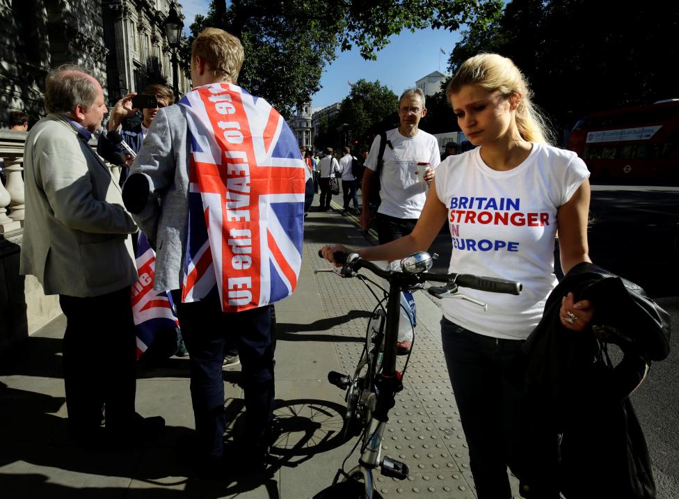 10 Foto ini tunjukkan ekspresi warga Inggris pascacerai dari Uni Eropa