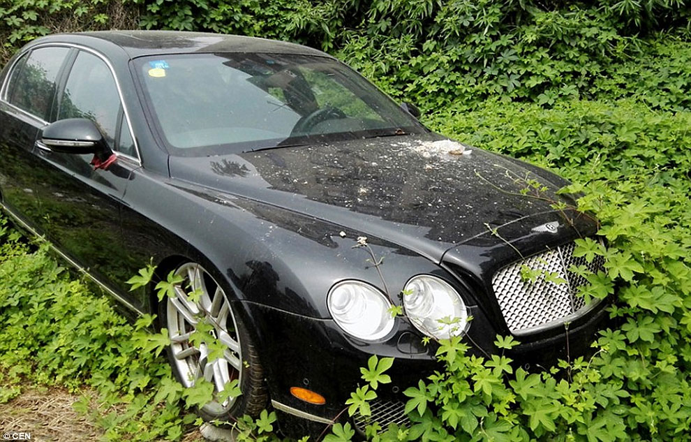 Di tempat ini mobil mewah dibiarkan begitu saja © 2016 brilio.net