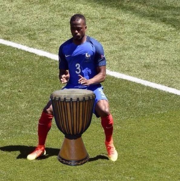 foto editan evra saat prancis vs irlandia ini bikin ngakak © 2016 brilio.net