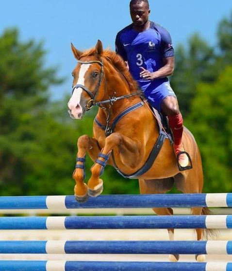 foto editan evra saat prancis vs irlandia ini bikin ngakak © 2016 brilio.net