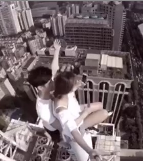 selfie Rooftopping © 2016 brilio.net