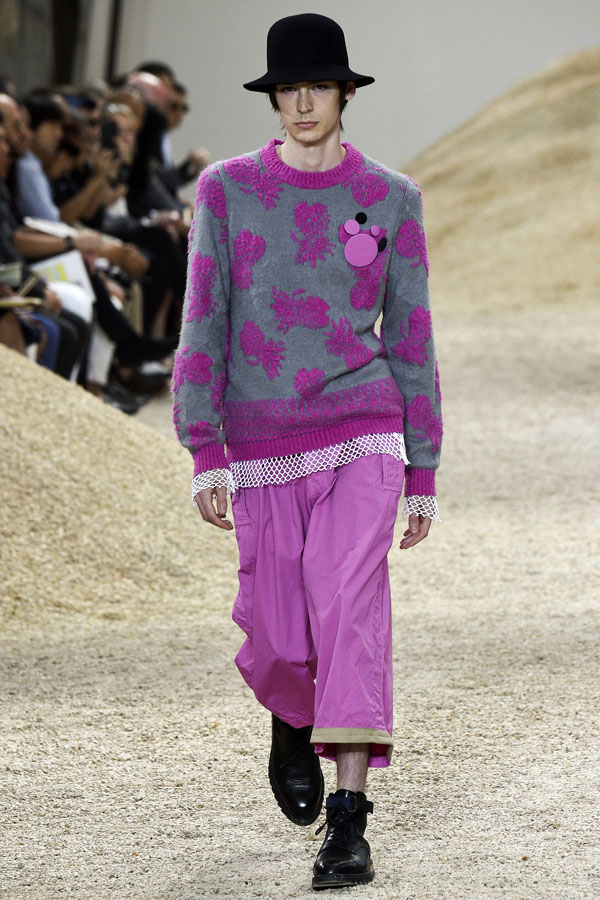 8 Pakaian pinky imut ini cocok juga buat cowok lho...