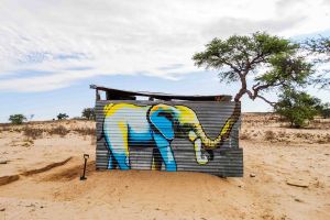 13 Mural tema gajah ini menyatu dengan objek sekitar, keren banget!