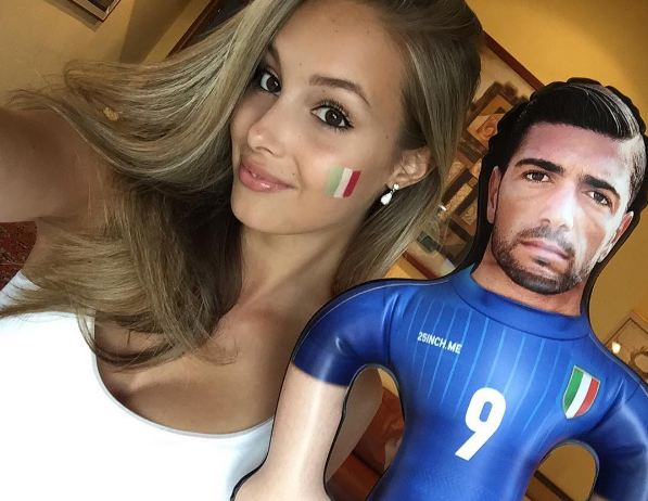 kekasih penyerang italia ini bikin cowok susah kedip © 2016 brilio.net kekasih penyerang italia ini bikin cowok susah kedip © 2016 brilio.net