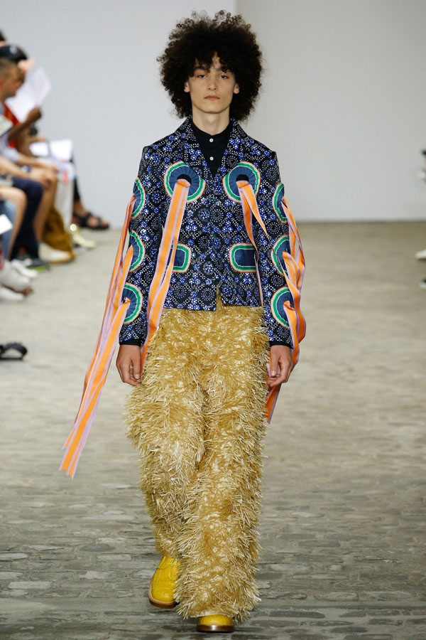 13 Absurd © 2016 brilio.net 13 Absurd © 2016 brilio.net