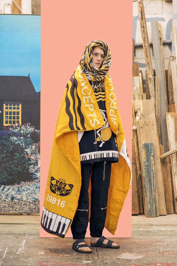 13 Absurd © 2016 brilio.net 13 Absurd © 2016 brilio.net