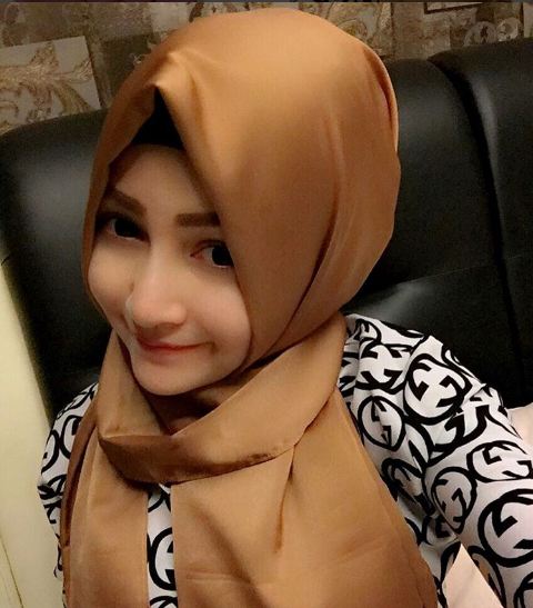 winnie putri lubis kini rajin berhijab © 2016 brilio.net winnie putri lubis kini rajin berhijab © 2016 brilio.net