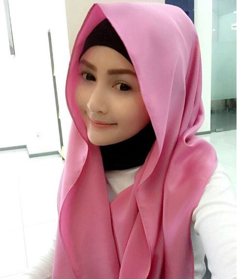 winnie putri lubis kini rajin berhijab © 2016 brilio.net winnie putri lubis kini rajin berhijab © 2016 brilio.net