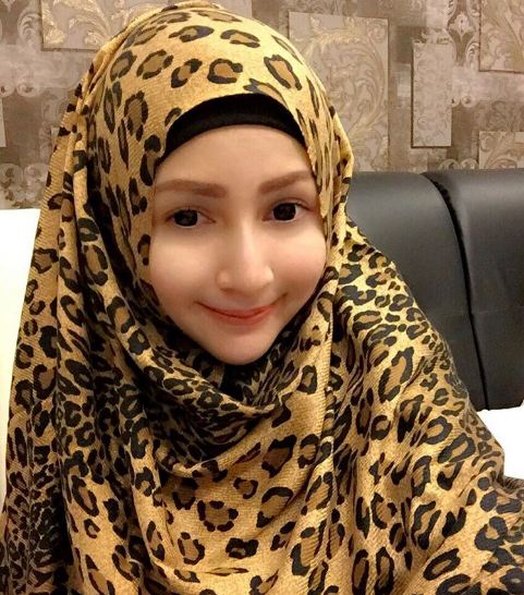 winnie putri lubis kini rajin berhijab © 2016 brilio.net winnie putri lubis kini rajin berhijab © 2016 brilio.net