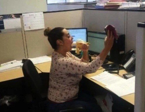 18 Selfie salah tempat © 2016 brilio.net 18 Selfie salah tempat © 2016 brilio.net