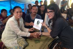 Dian Sastro kunjungi tenda 'Kartini Kendeng' di Rembang, ada apa?  