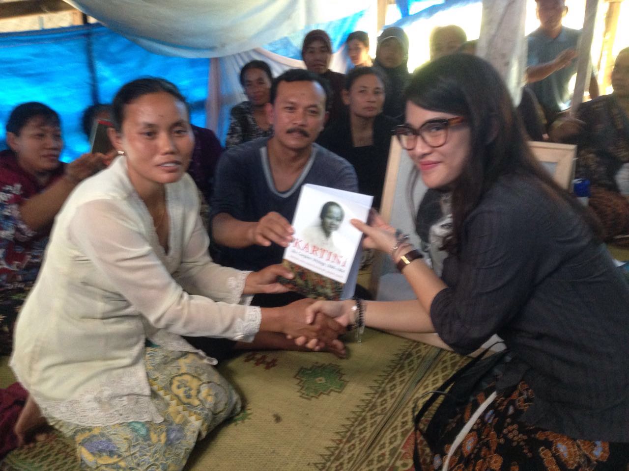 Dian Sastro kunjungi tenda 'Kartini Kendeng' di Rembang, ada apa?  