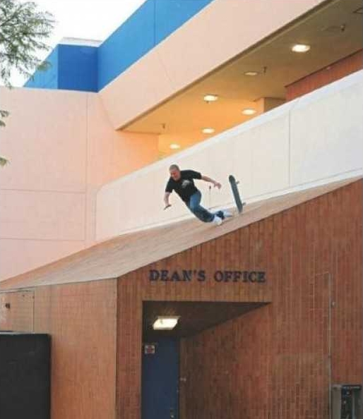 skateboarder gagal melakukan trik © 2016 brilio.net skateboarder gagal melakukan trik © 2016 brilio.net