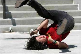 skateboarder gagal melakukan trik © 2016 brilio.net skateboarder gagal melakukan trik © 2016 brilio.net