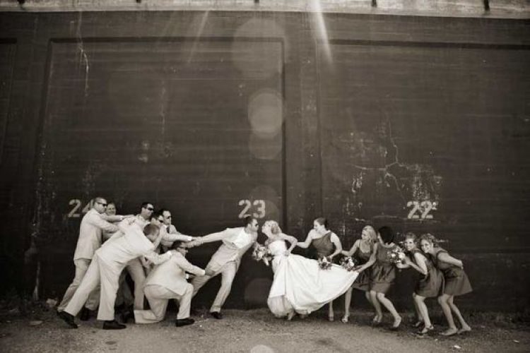 15 Foto  pengantin dan  sahabatnya ini romantis  dan  lucu  