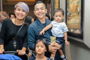 Meira Anastasia, istri Ernest Prakasa ini mama muda nyentrik, hits!