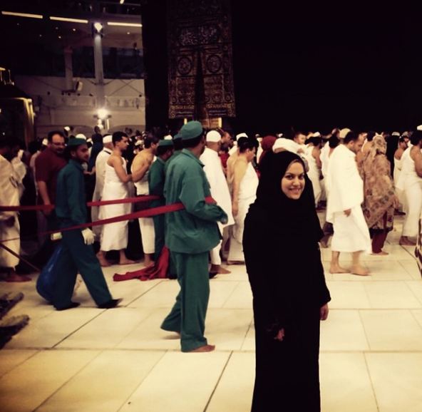 Tidak tampil seksi, WAGs pemain Arsenal ini justru berhijab!