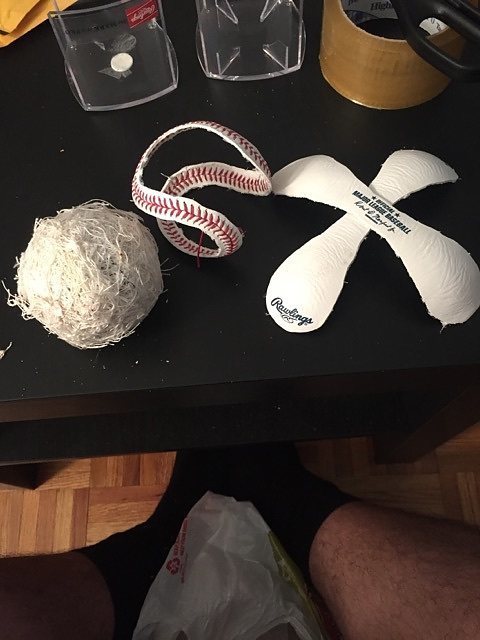 pria ini sulap sarung tangan bisbol bekas © 2016 brilio.net pria ini sulap sarung tangan bisbol bekas © 2016 brilio.net