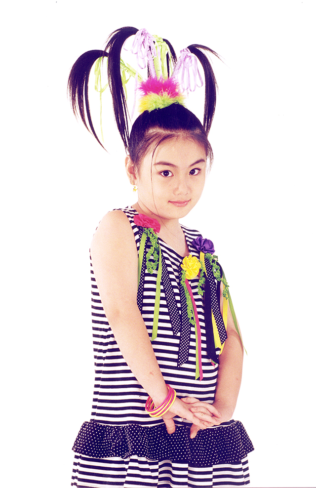 Cindy Cenora, penyanyi cilik 'Aku Cinta Rupiah' kini seksi menggoda!