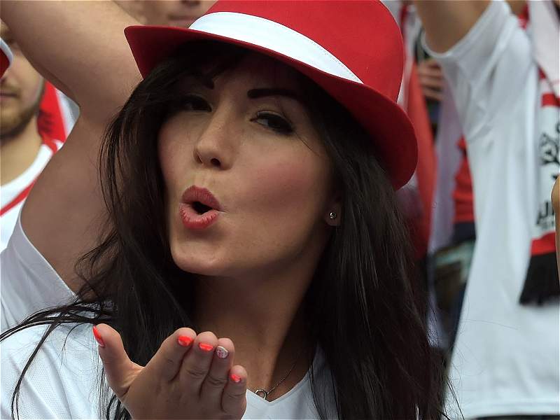 suporter cantik di euro © 2016 brilio.net