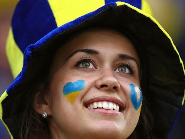 suporter cantik di euro © 2016 brilio.net