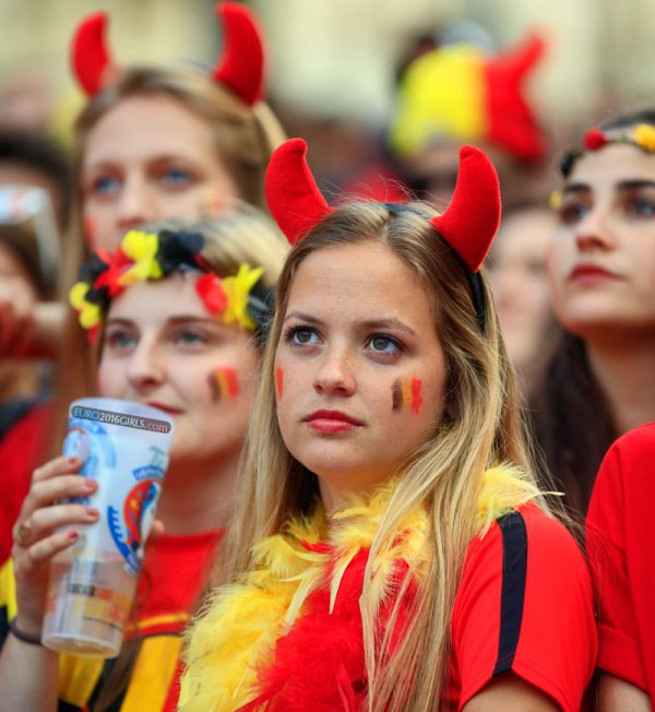 suporter cantik di euro © 2016 brilio.net