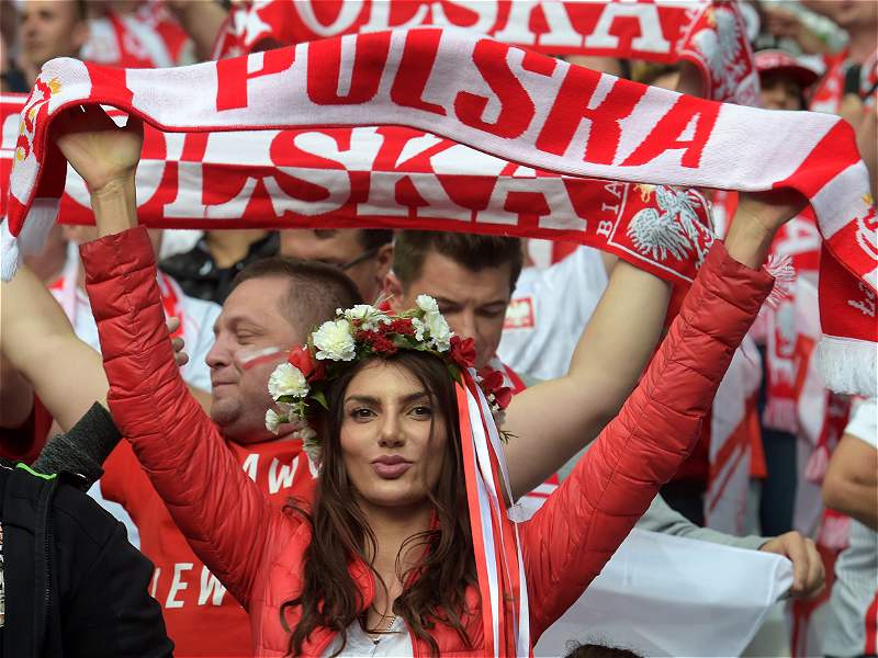 suporter cantik di euro © 2016 brilio.net