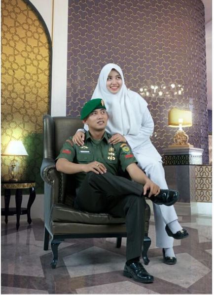 Mesranya 10 foto prewedding ala TNI Polri ngalahin 