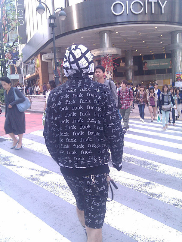 20 Tulisan kaus lucu © 2016 brilio.net 20 Tulisan kaus lucu © 2016 brilio.net