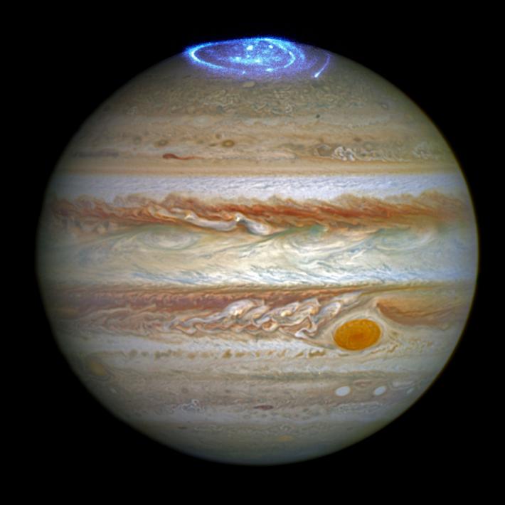 7 Potret galaksi Fireworks dan aurora Planet Jupiter yang bikin takjub