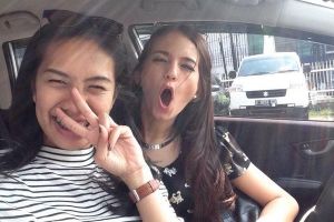 15 Pose andalan kekinian kala selfie, kamu pernah yang mana nih?