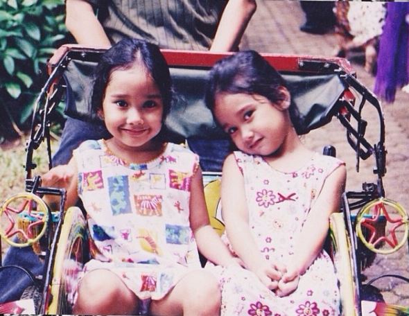 15 Foto Salma dan Salwa, putri kembar Titi DJ yang gaul dan hits abis