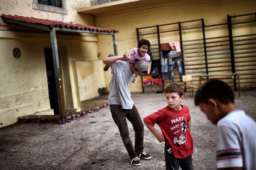 10 Foto kehidupan anak-anak pengungsi di gedung bekas kampus, miris!