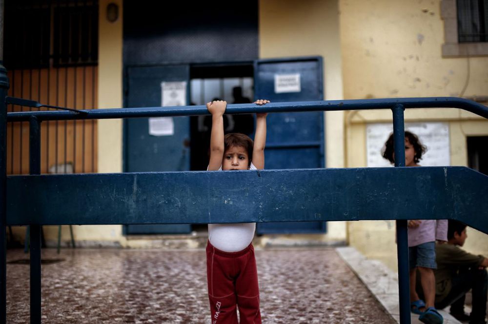 10 Foto kehidupan anak-anak pengungsi di gedung bekas kampus, miris!