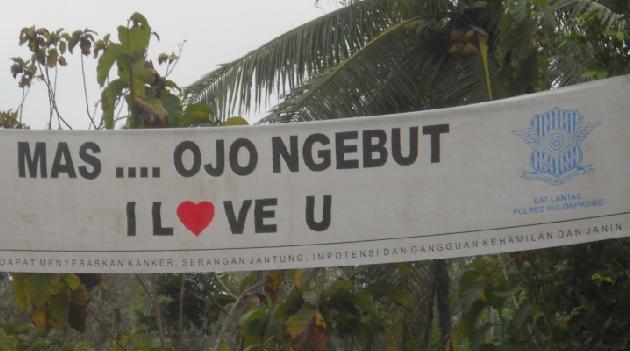 10 Spanduk dari kepolisian ini lucu deh tapi ada benarnya 10 Spanduk dari kepolisian ini lucu deh tapi ada benarnya