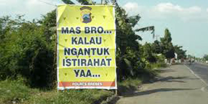 spanduk mudik polisi © 2016 brilio.net