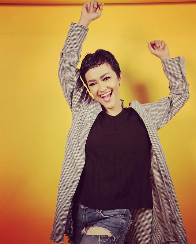 penyanyi dangdut sarjana © 2016 brilio.net