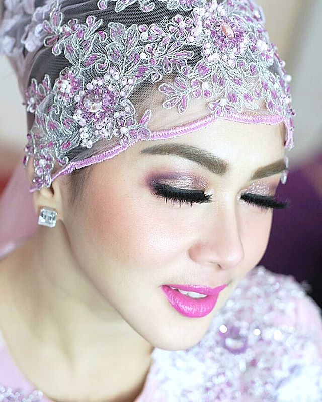 artis cantik kumis © 2016 brilio.net